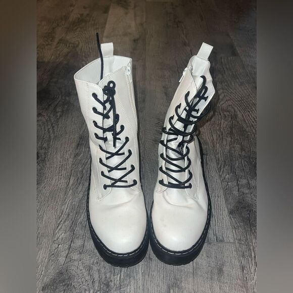 Unionbay Doc Martin Style Boot - Picture 1 of 4